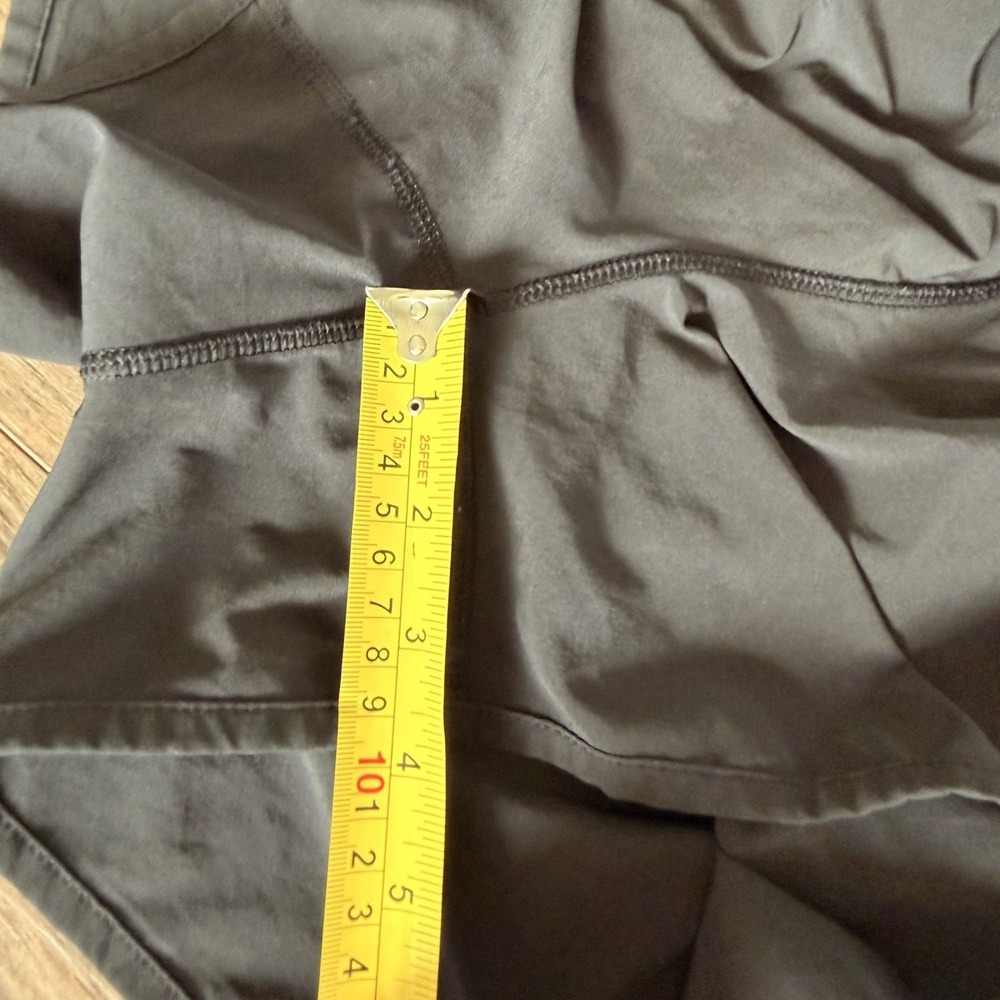 Lululemon Tracker Low-Rise Lined Short 4" Black Women's Size 10 Pocket Outdoors - Picture 3 of 3